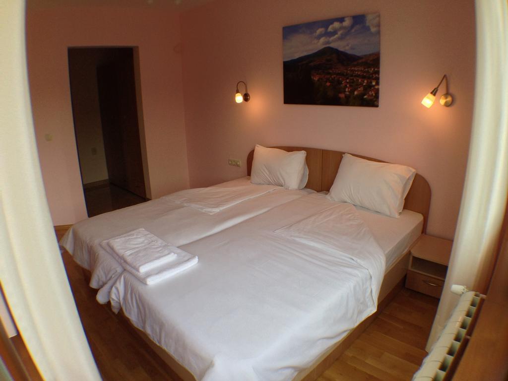 Mala Planina Guest House Iskrets Exterior photo