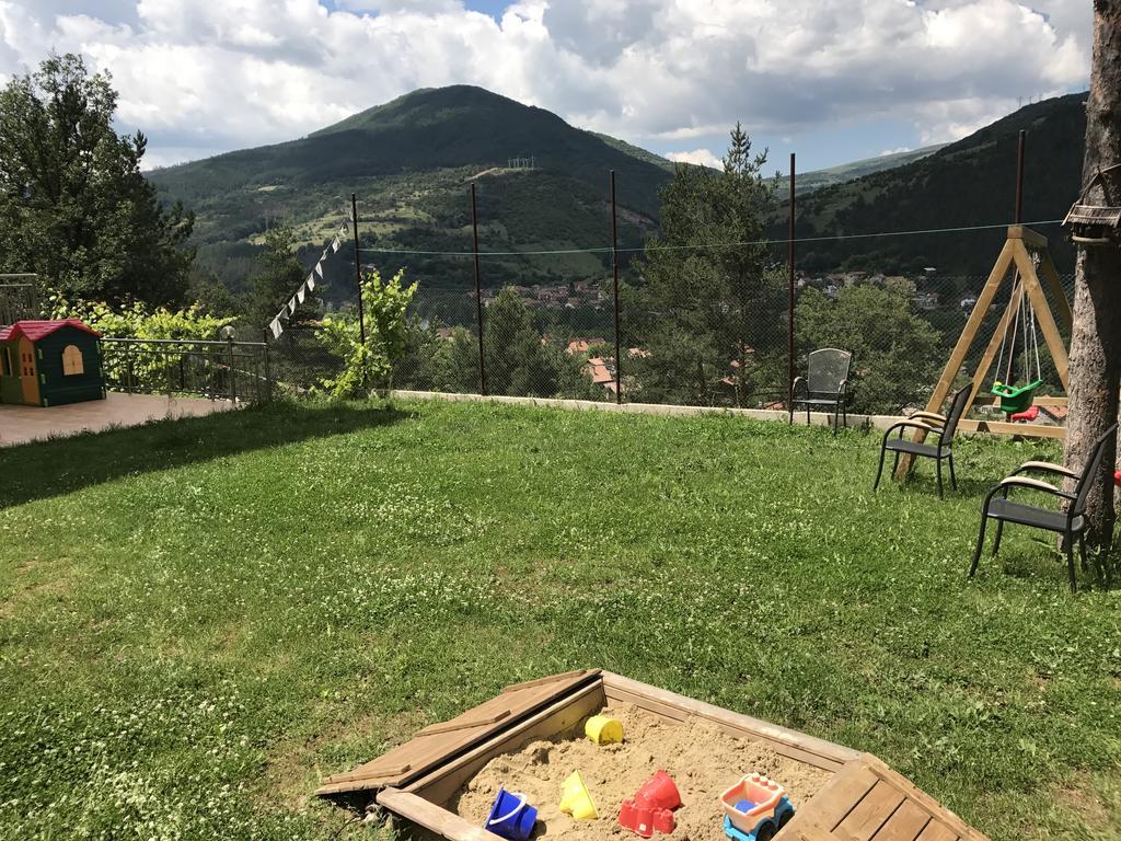 Mala Planina Guest House Iskrets Exterior photo